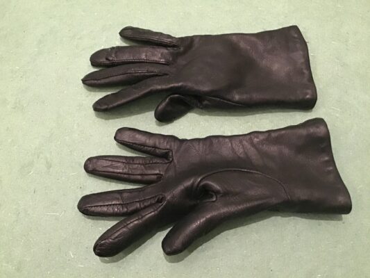 zwartetr hand schoen